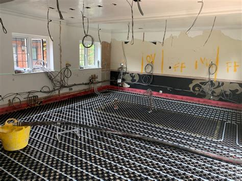 KENT LIQUID SCREED INSTALLATION .